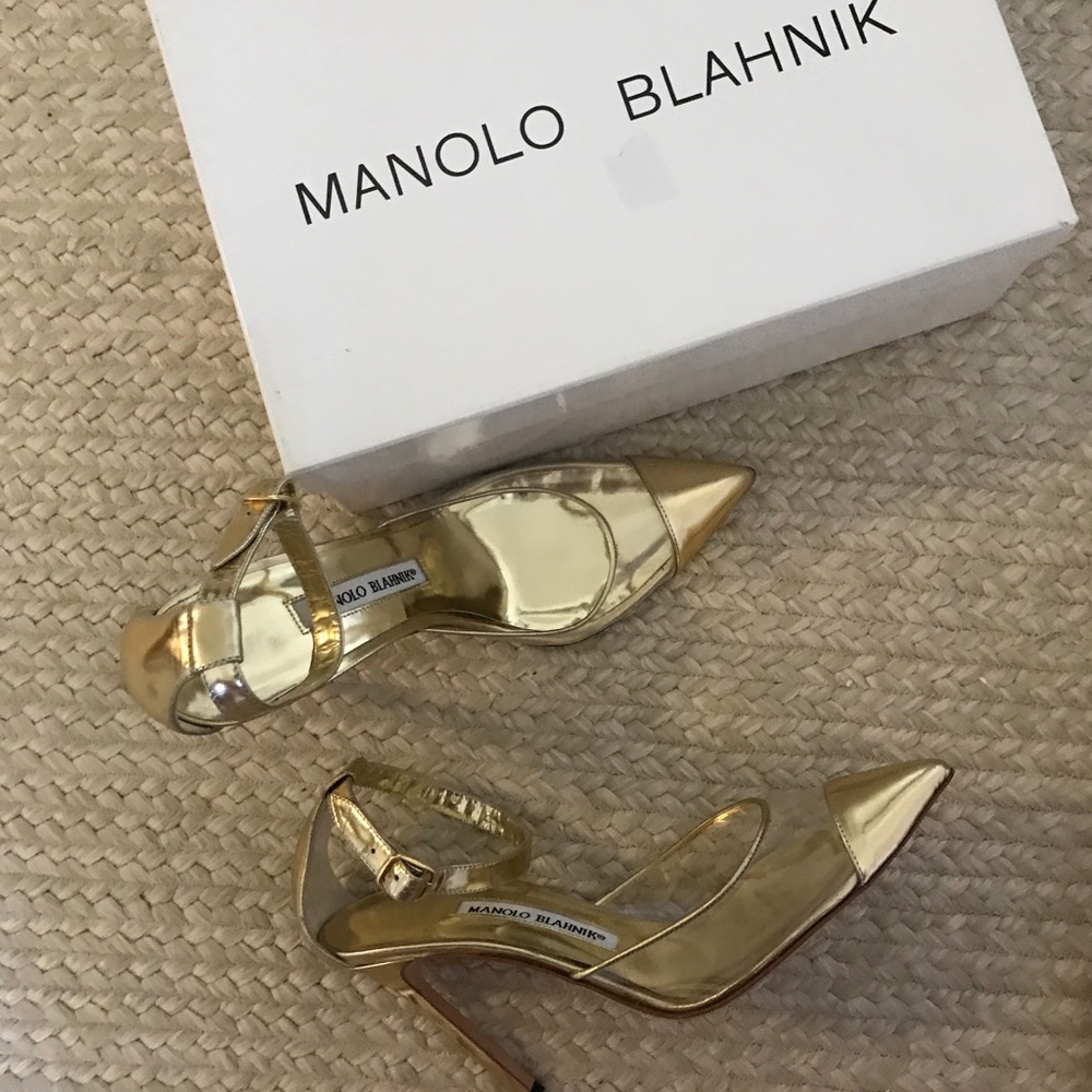 MANOLO BLAHNIK GOLD POINTED TOE SHOES